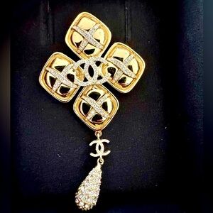 CHANEL Brooch Excellent condition
